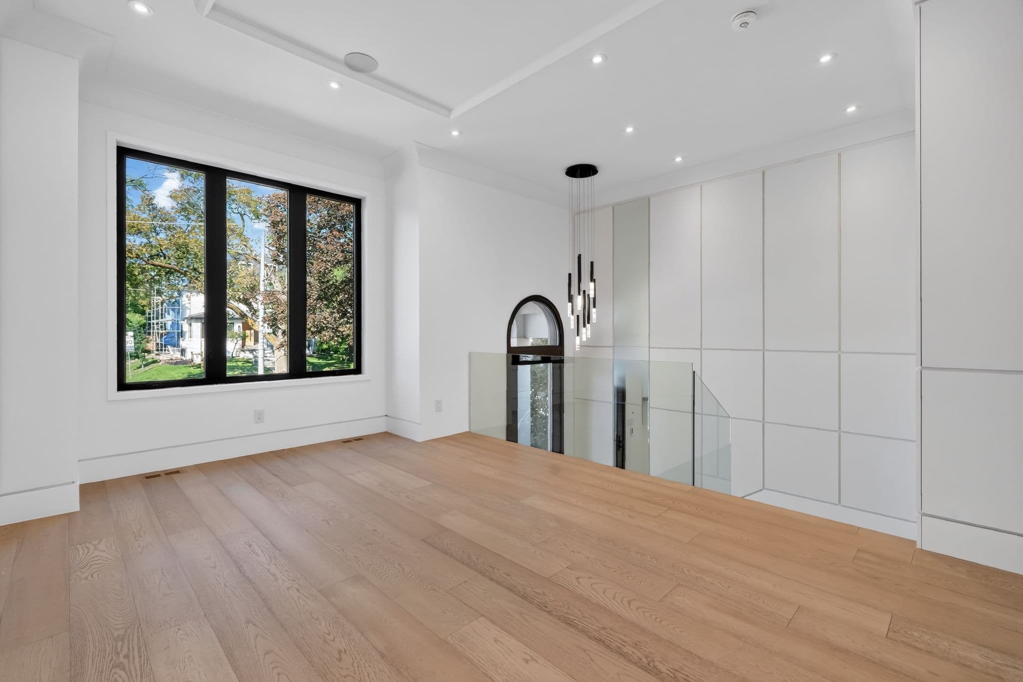 119 Glengrove Ave W Toronto, ON M4R 1P1