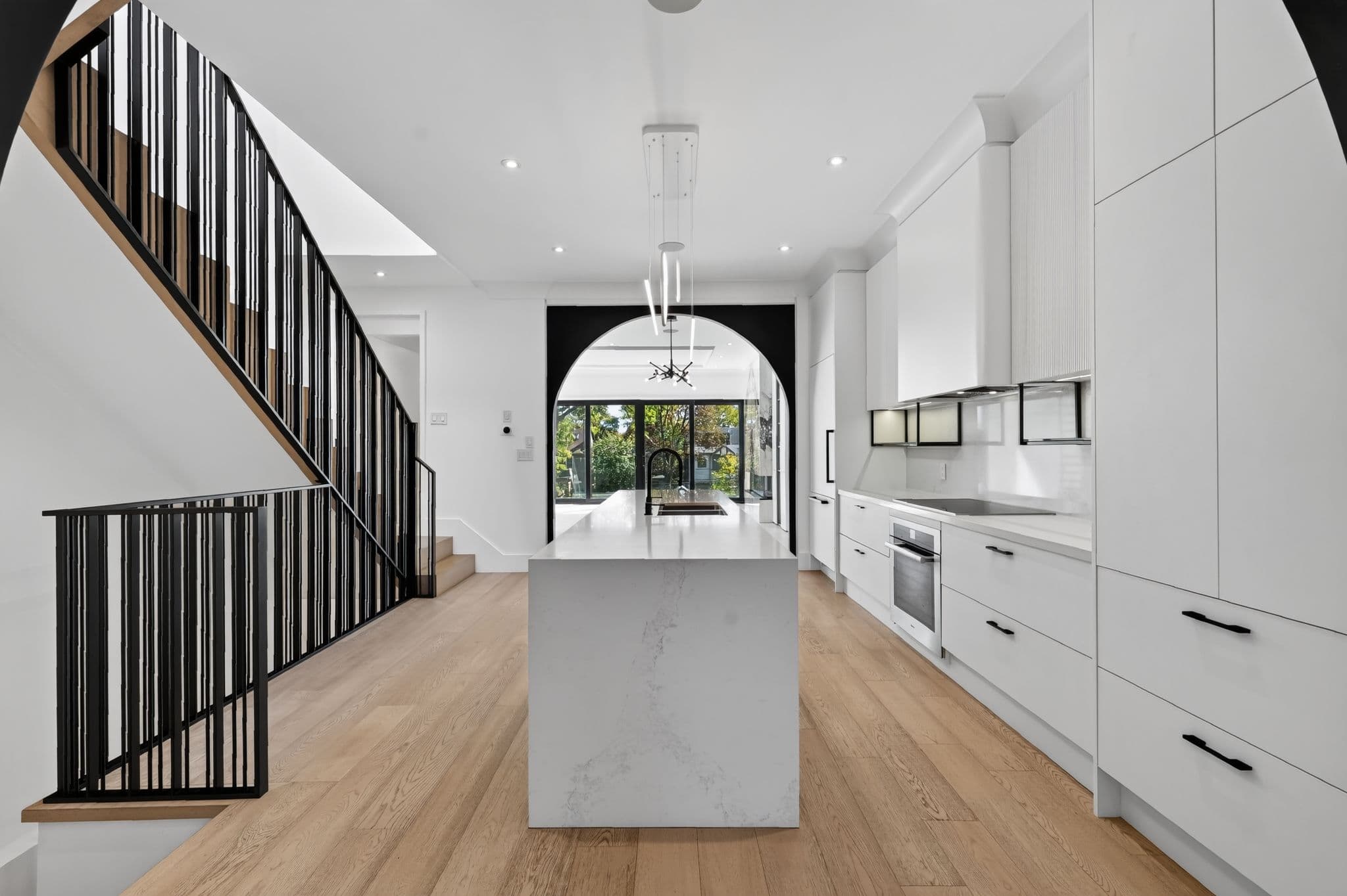119 Glengrove Ave W Toronto, ON M4R 1P1