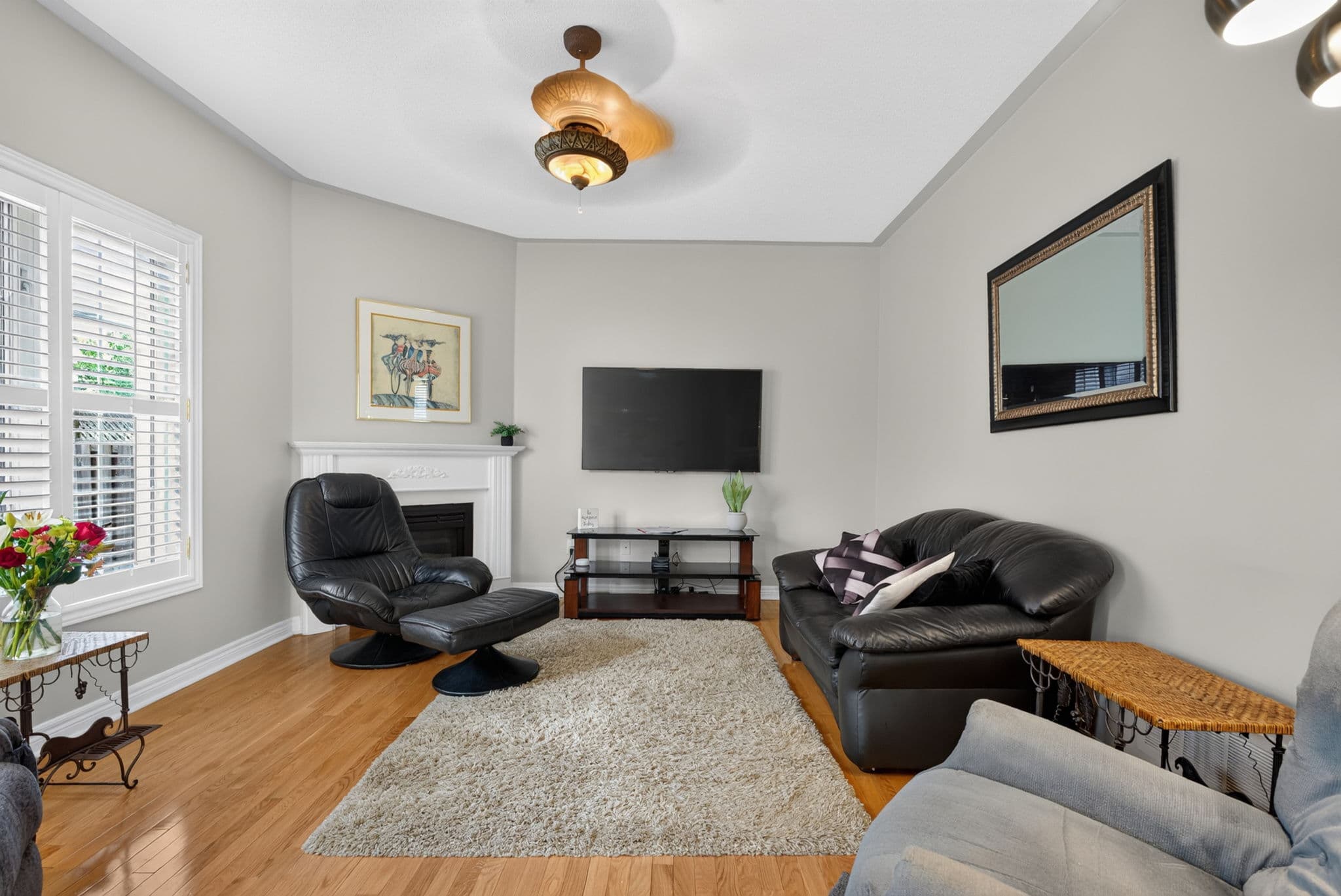2 Foxfield Crescent Vaughan, ON L4K 5G2