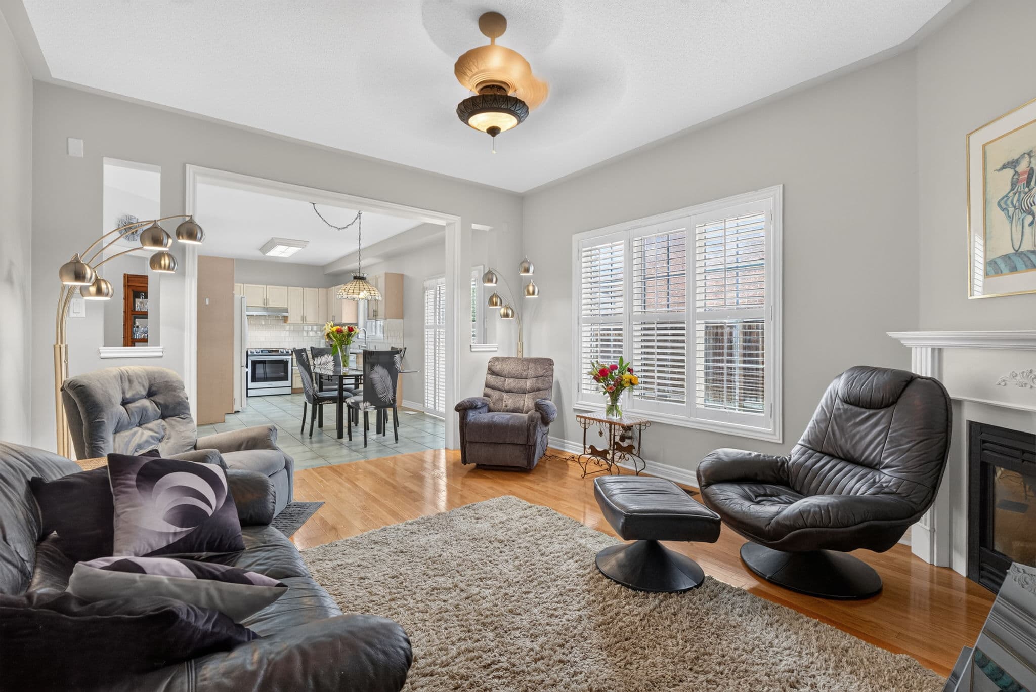 2 Foxfield Crescent Vaughan, ON L4K 5G2