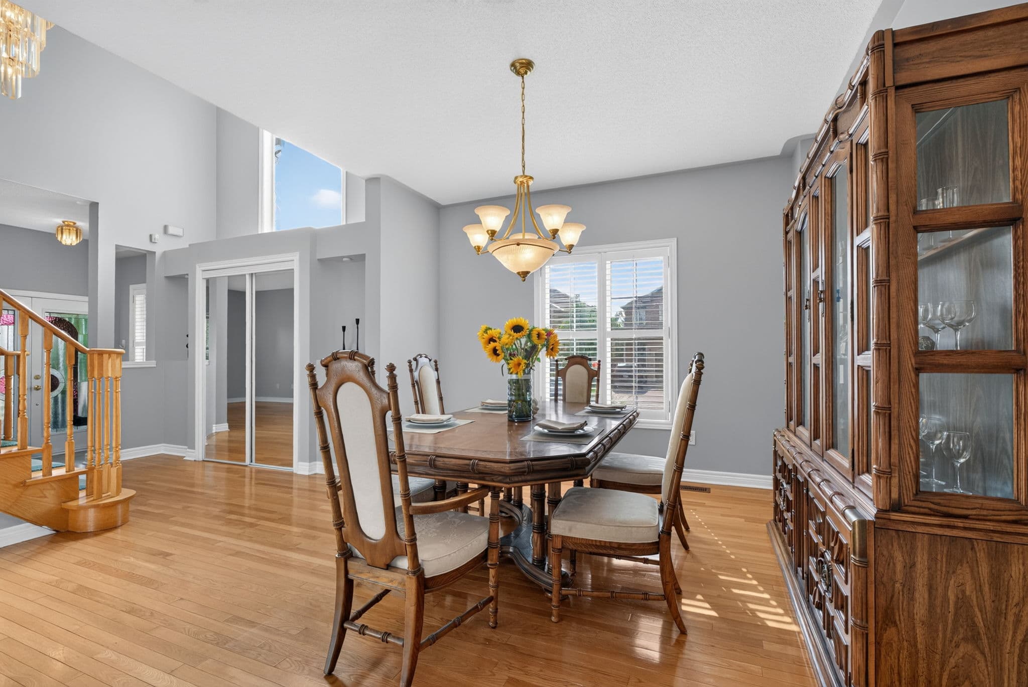 2 Foxfield Crescent Vaughan, ON L4K 5G2