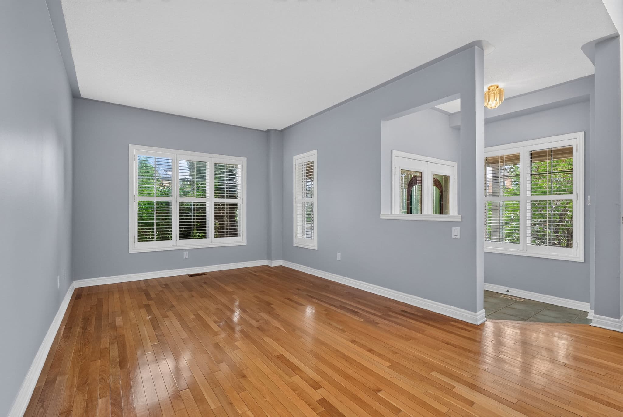 2 Foxfield Crescent Vaughan, ON L4K 5G2