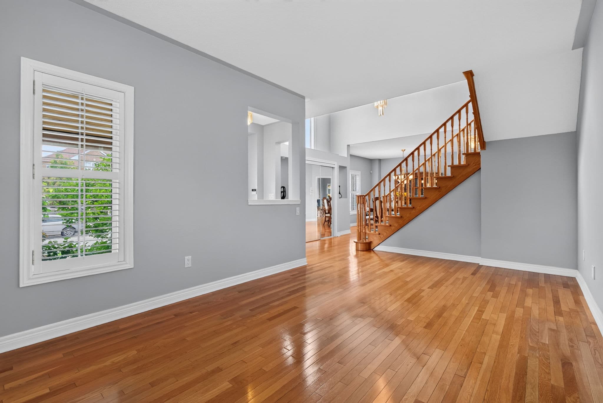 2 Foxfield Crescent Vaughan, ON L4K 5G2