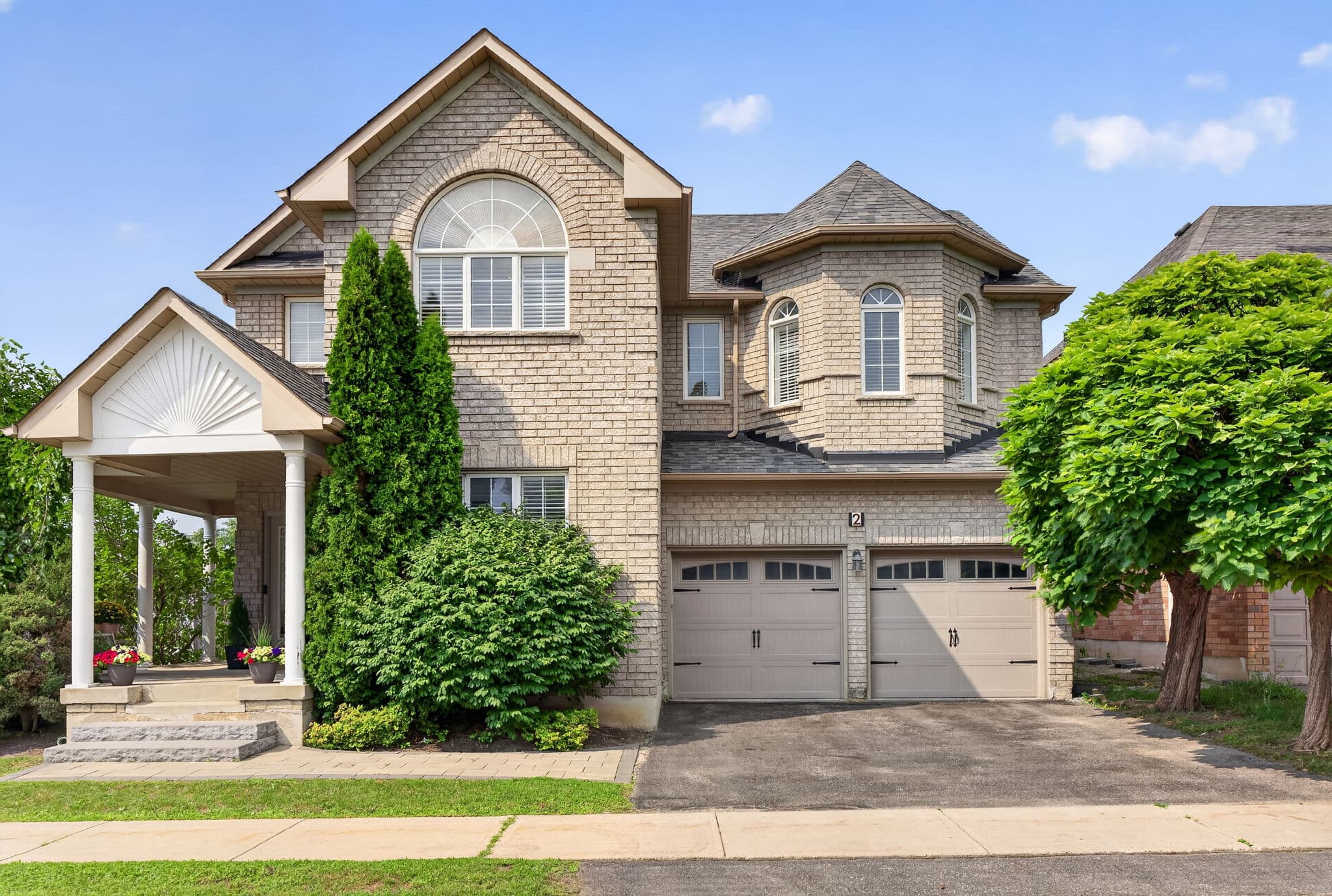 2 Foxfield Crescent Vaughan, ON L4K 5G2